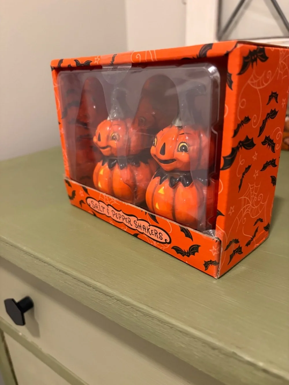 Johanna Parker Halloween Jack-O'-Lantern Pumpkin Salt & Pepper Shaker Set NIB